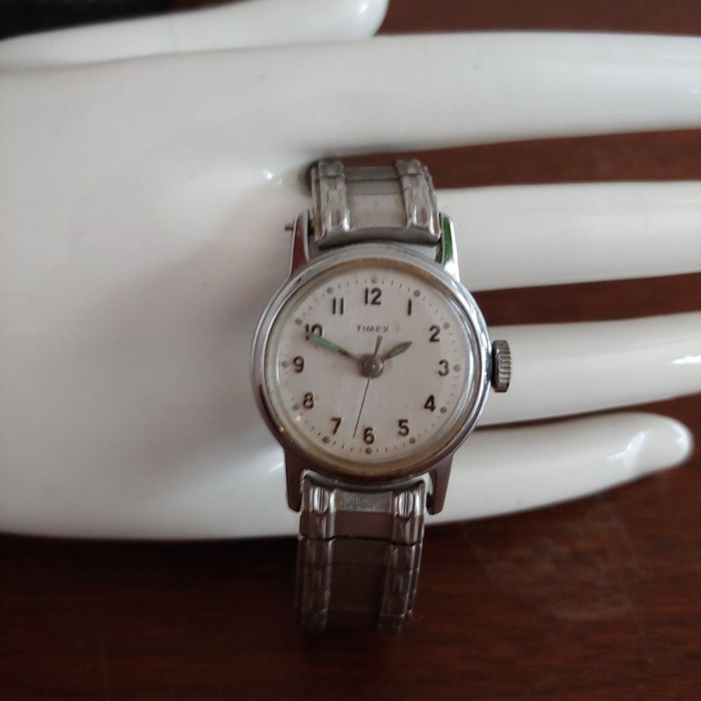 Vintage Timex Silver Stretch Band - Picture 2 of 6